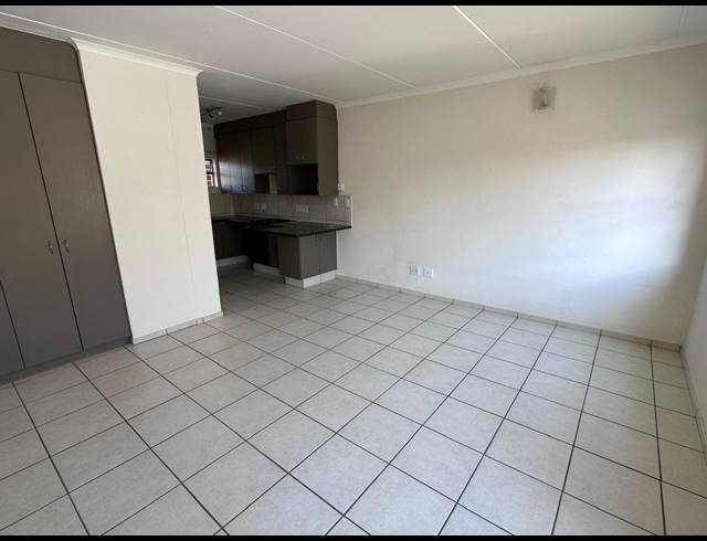 1 BEDROOM TOWNHOUSE TO LET IN BARBEQUE DOWNS